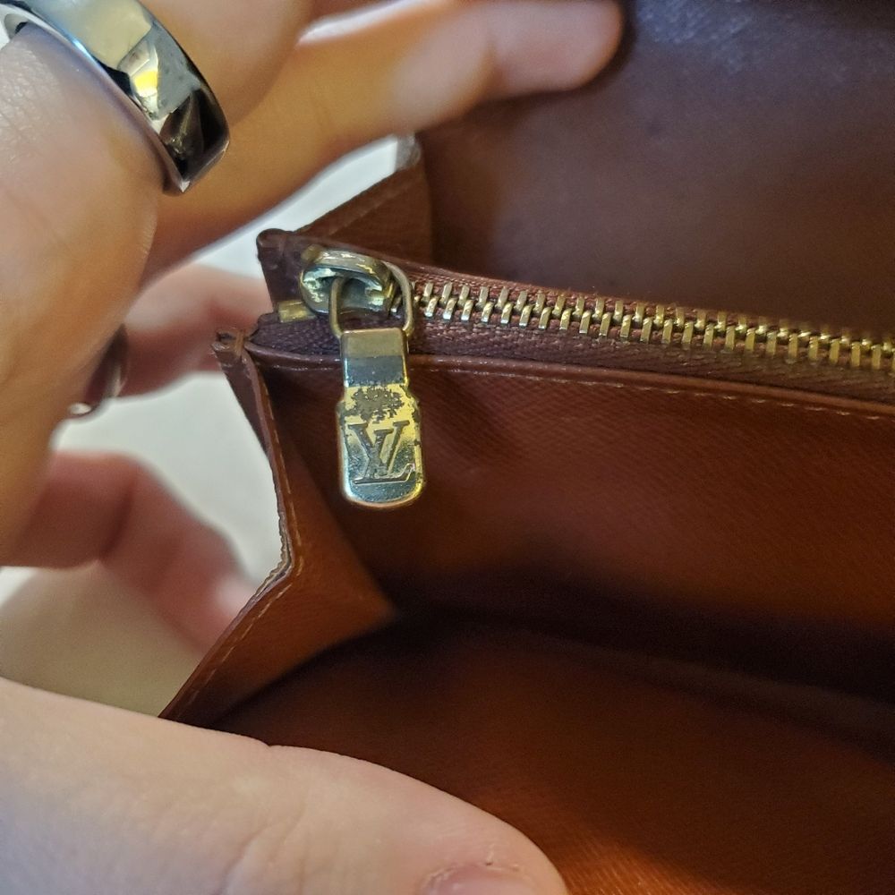 Louis Vuitton Sarah Wallet - Picture 10 of 16